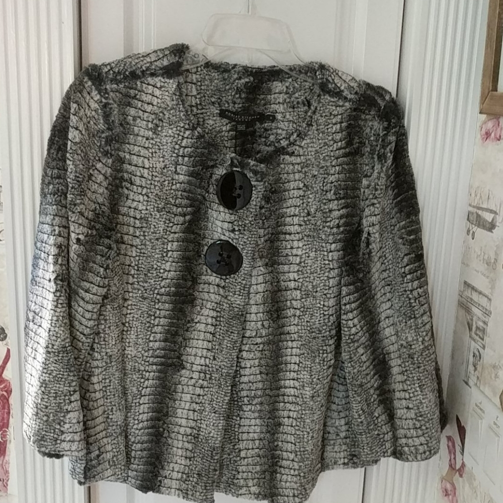 Robert Kitchen gray jacket